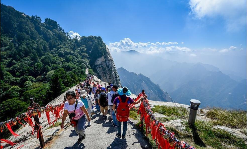 夢到坐動車和朋友去旅行